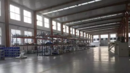 这家涂料企业车间干净得像5星级酒店